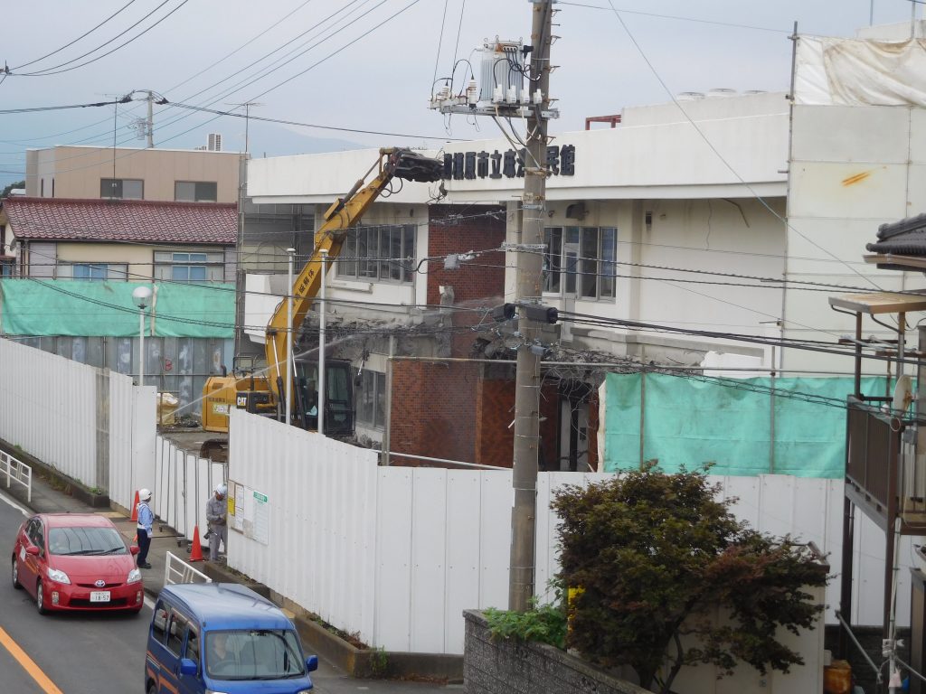 歩道橋より旧館（令和元年７月９日）